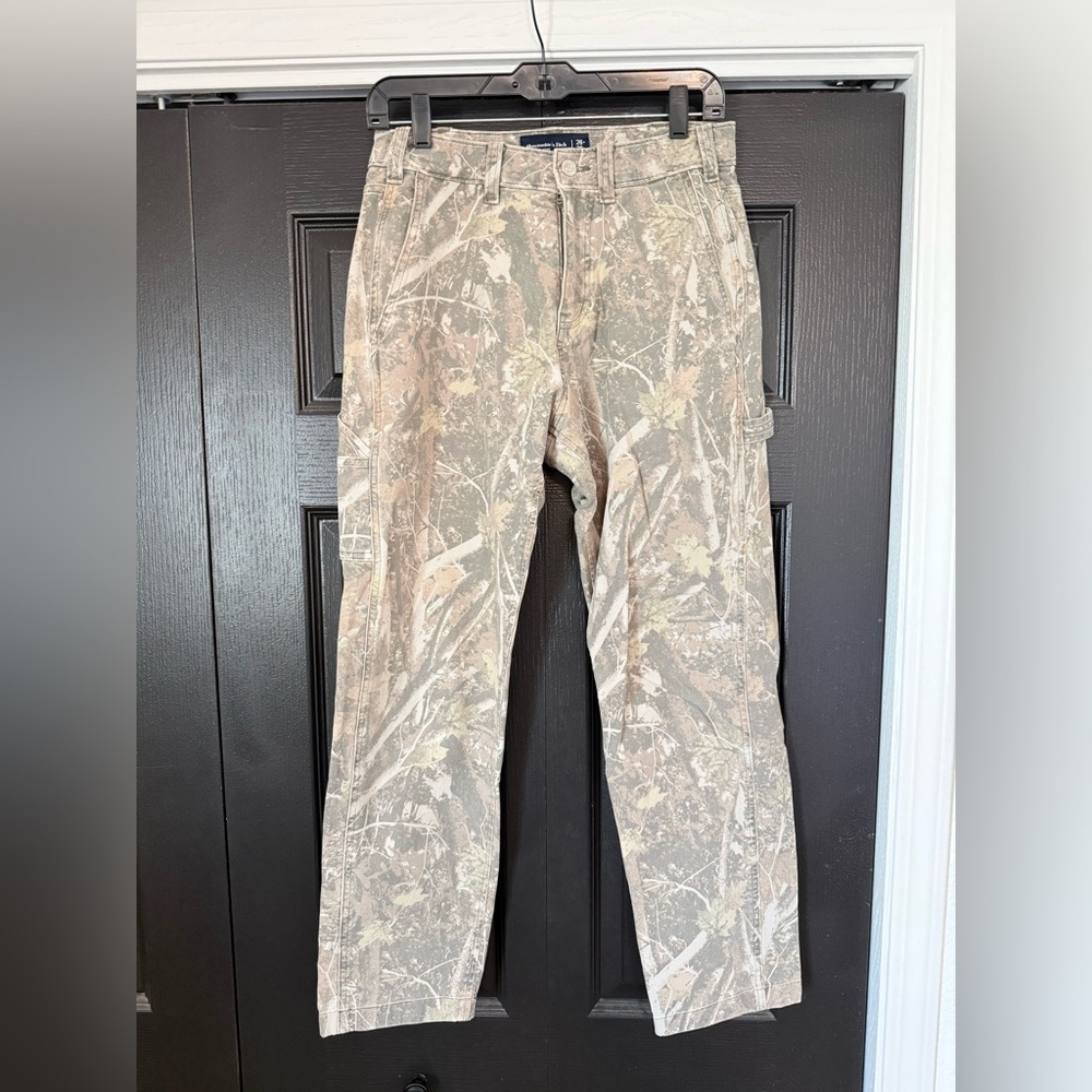 Abercrombie & Fitch Men's Relaxed Cargo Jeans in Tan Camo